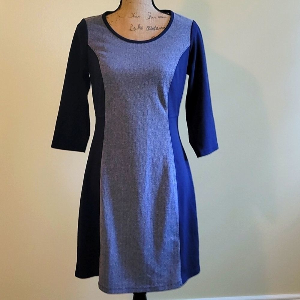 Liz Claiborne color block size XS. Zipper  in back